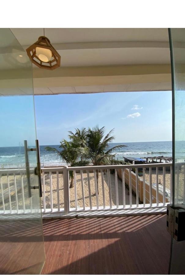 Oceanfront Wavecrest Hotel Лекки Экстерьер фото