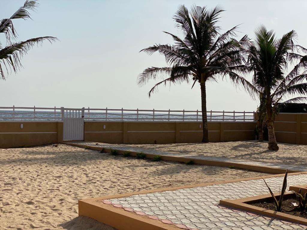 Oceanfront Wavecrest Hotel Лекки Экстерьер фото