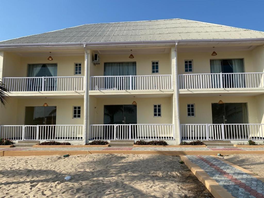 Oceanfront Wavecrest Hotel Лекки Экстерьер фото