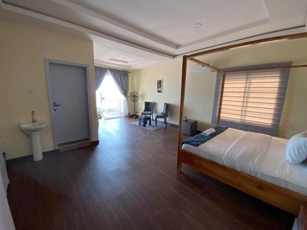 Oceanfront Wavecrest Hotel Лекки Экстерьер фото